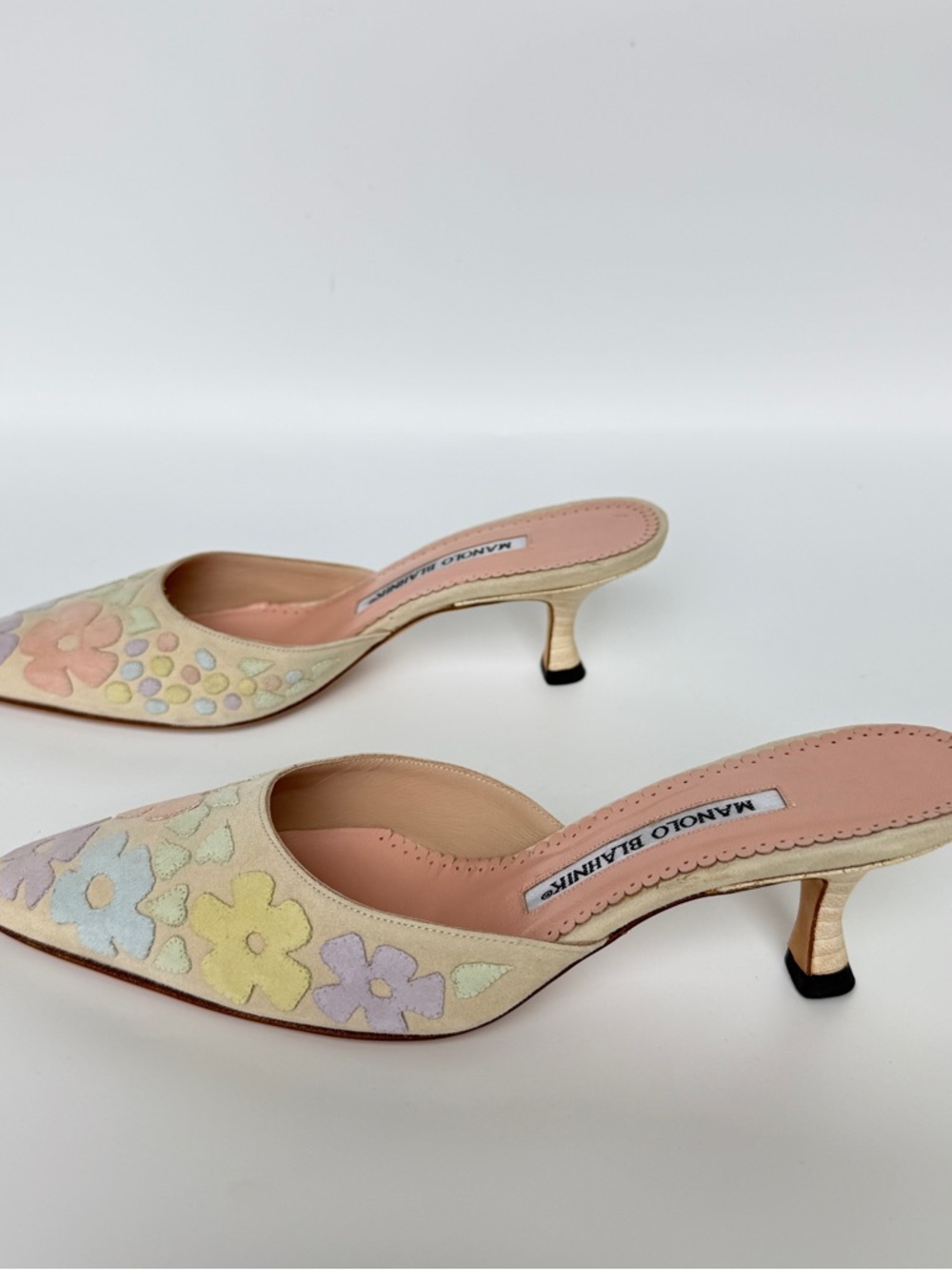 Vintage Manolo Blahnik pastel floral patchwork suede heeled mules, US 4.5, NIB - Picture 3 of 7